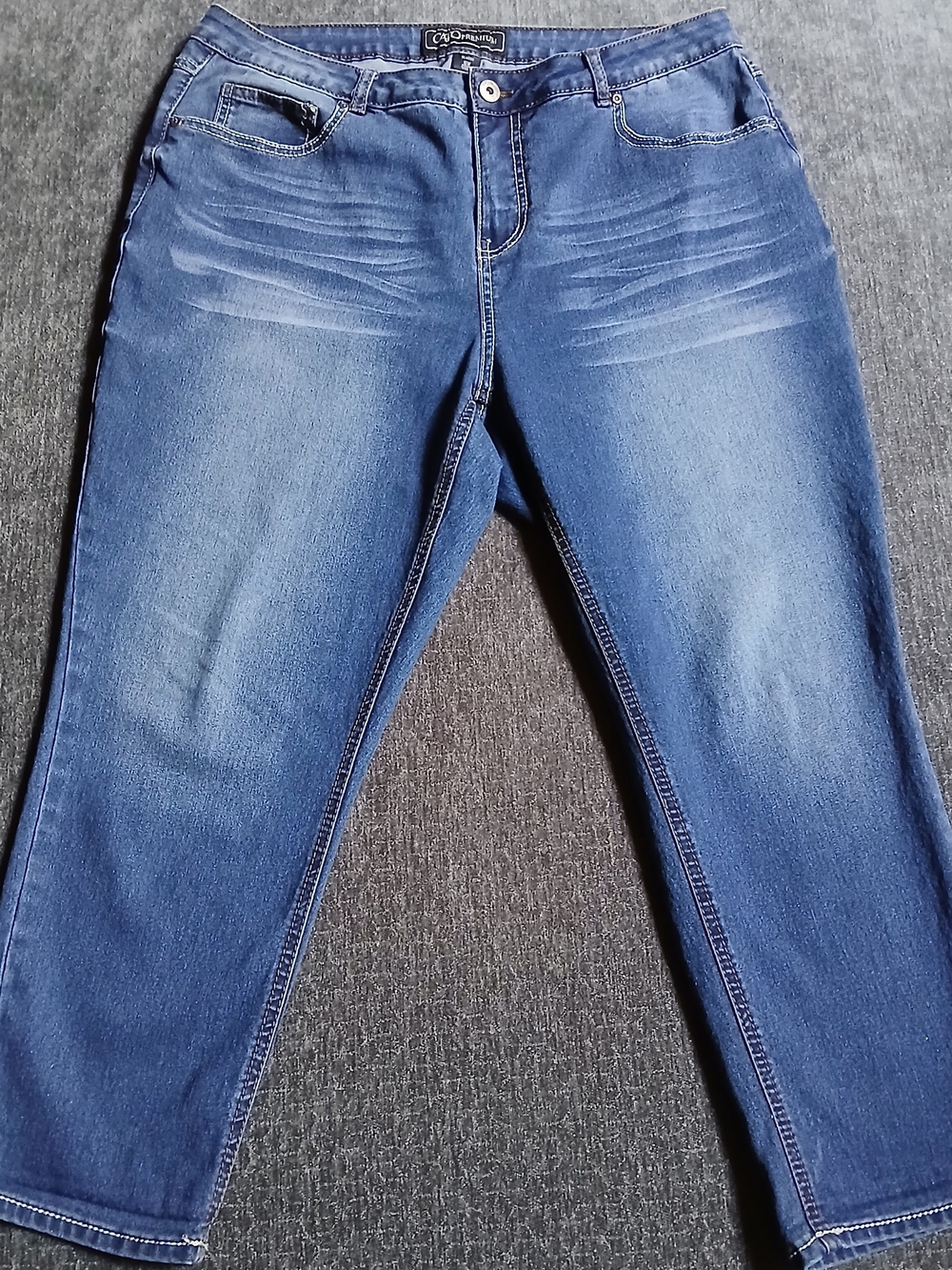Cato Premium Classic Capri Jeans 16W Med Wash Blue Denim Plus Size Stretch